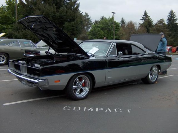 dave  debbies 69 charger a 2 600 x 449.jpg